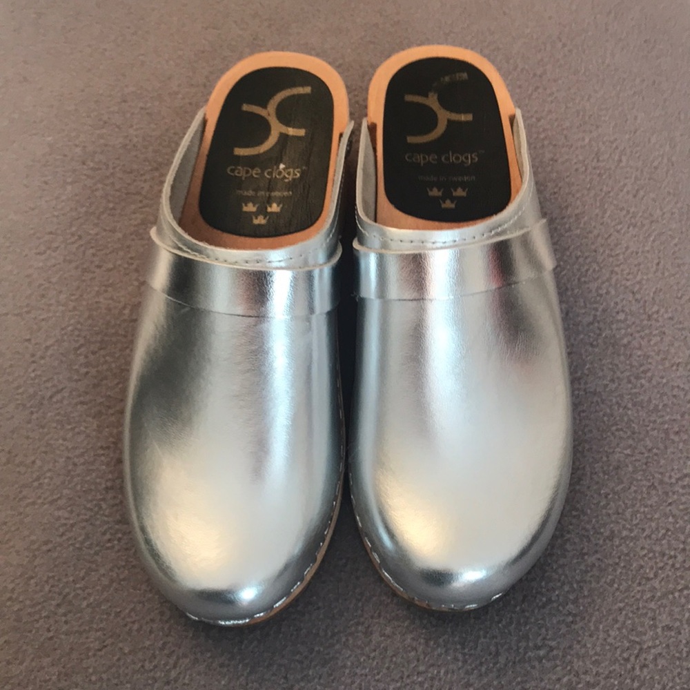 Cape Clogs